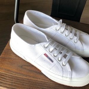 💐EUC Superga Sneakers